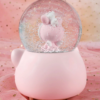Castell Deco ? Bola De Nieve, Globo De Cristal, Luz y Mus?ca ? Hello Kitty, Innovador Decorativo, Regalo ni?a, Caja Mus?cal, luz led de Noche, mas de 7 melo?as Diferentes.